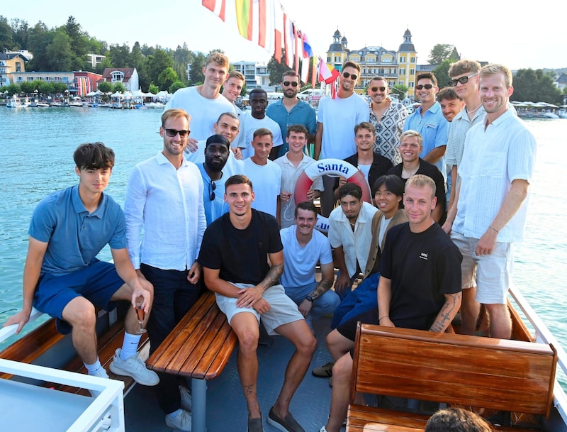 Team building on the "Santa Lucia" - Austria Klagenfurt's boys spent Saturday evening directly on Lake Wörthersee. (Bild: zvg)