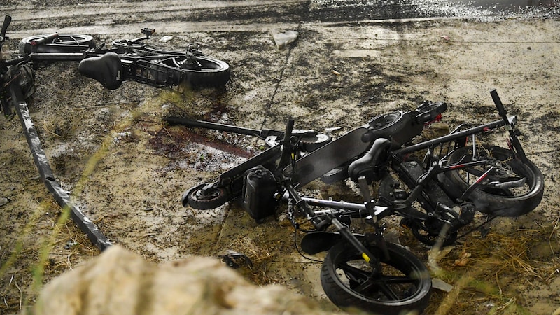 Destroyed children's bicycles (Bild: AP/Gil Eliyahu)