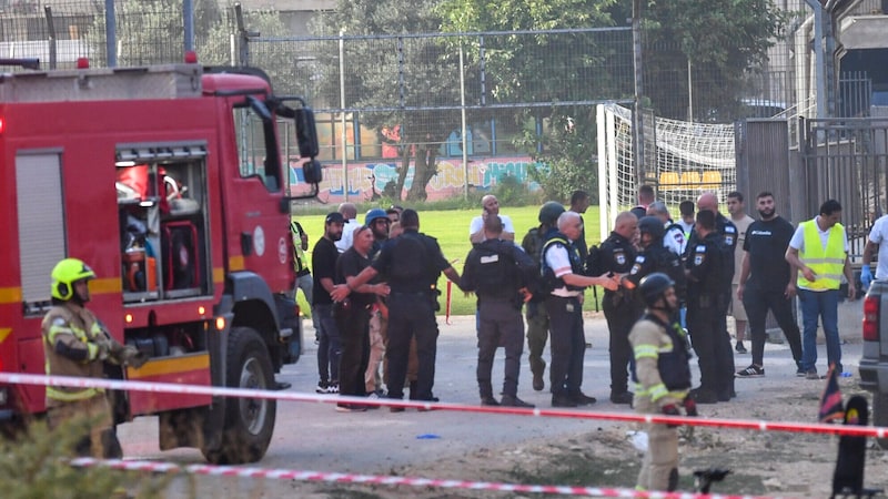 Emergency forces in the Israeli-occupied Golan Heights (Bild: AP/Gil Eliyahu)