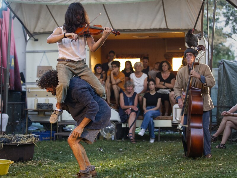 Music and acrobatics mingle (Bild: La Strada Graz/Martin Hauer )