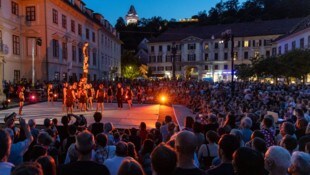 Das Copenhagen Collective am Karmeliterplatz (Bild: La Strada Graz/ Nikola Milatovic)