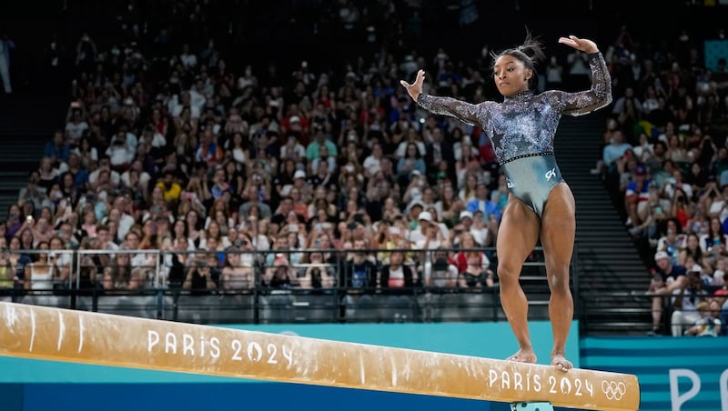 US-Turnstar Simone Biles zieht in Paris die Promis an. (Bild: AP)