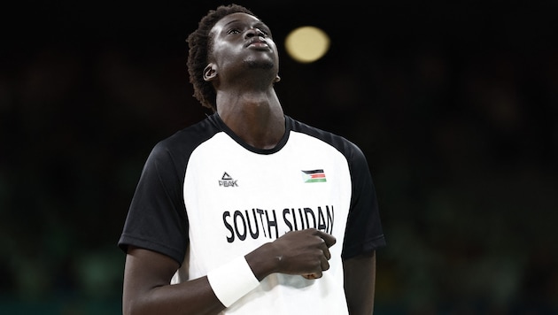 South Sudanese Jokhow Panom Thor takes heart despite the wrong anthem ... (Bild: AFP)