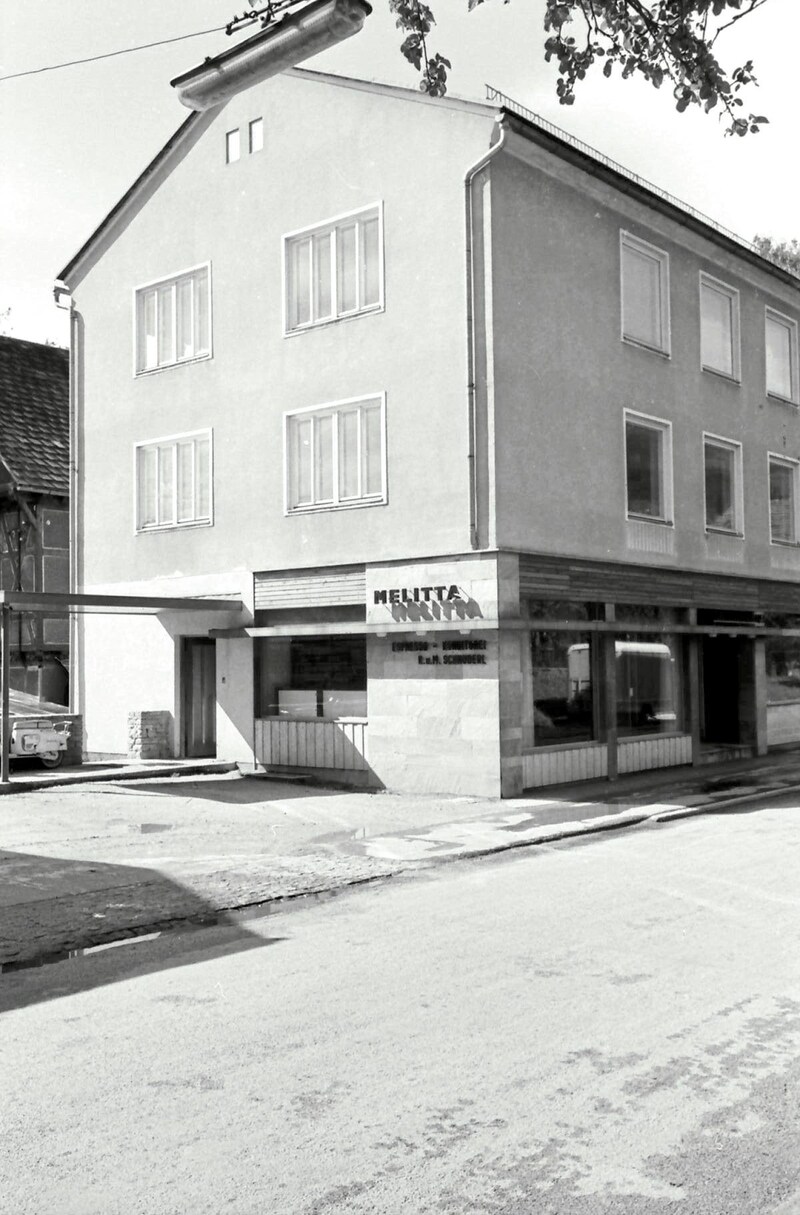 Ein Foto aus den 1960er-Jahren: Das Schnuderl startete als Bäckerei mit Café. (Bild: Stadtarchiv Liezen)