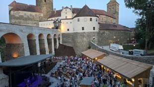 Die Freiluftarena inmitten der beeindruckenden Burgkulisse soll künftig verstärkt Schauplatz für ...