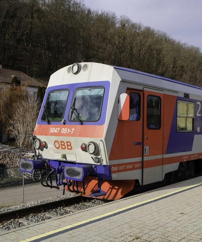Ende 2026 werden die Dieseltriebwägen auf der Kamptalbahn den Akkuzügen weichen. Die Haltestelle Buchberg wird dann aufgelassen werden.