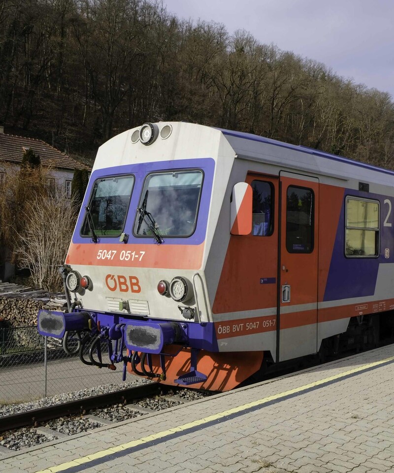 Ende 2026 werden die Dieseltriebwägen auf der Kamptalbahn den Akkuzügen weichen. Die Haltestelle Buchberg wird dann aufgelassen werden. (Bild: ÖBB)