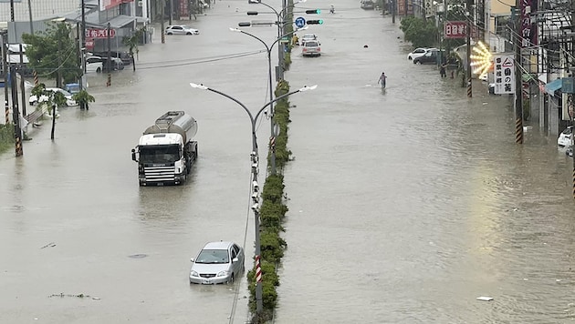 Ausläufer des Taifuns „Gaemi“ (Bild) haben jetzt eine Sturzflut in China ausgelöst. Mindestens 15 Menschen kamen ums Leben. (Bild: AFP)