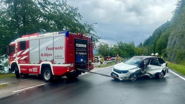 The St. Gilgen fire department arrived at the scene of the accident as quickly as possible (Bild: Krone KREATIV/FF St. Gilgen)