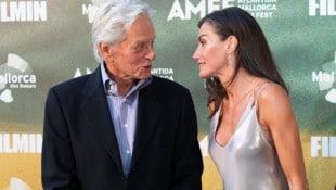 Michael Douglas und Königin Letizia unterhielten sich gut.  (Bild: APA Pool/AFP/JAIME REINA)