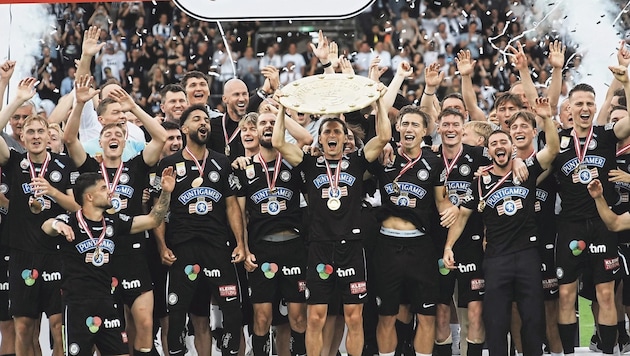 Stefan Hierländer lifted the championship trophy with Sturm. (Bild: Pail Sepp/Sepp Pail)