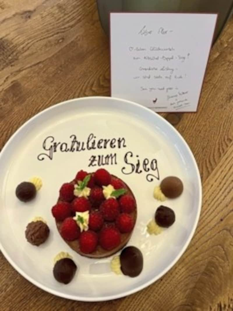 Als Überraschung gab es eine selbst gebackene Torte. (Bild: Hotel Kitzhof)