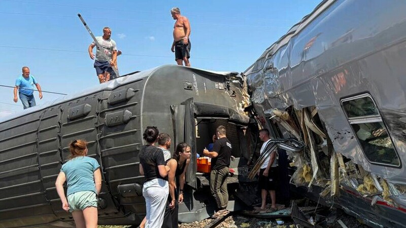 Mindestens zwei Menschen kamen ums Leben, 140 weitere wurden verletzt. (Bild: AP/Kotelnikovsky District Administration)