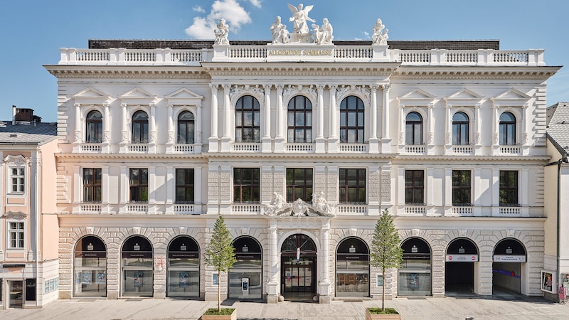 Das Gebäude an der Promenade in Linz wird erst Anfang 2026 wieder in Betrieb genommen werden können. (Bild: Sparkasse OÖ)