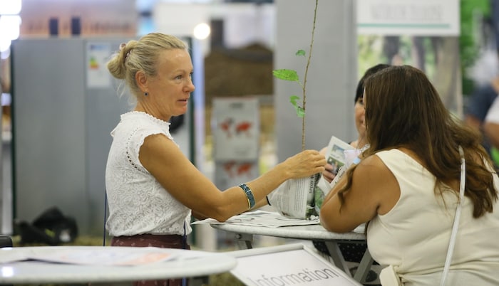 3000 deciduous trees, 600 on each day of the trade fair, will be given away to trade fair ...
