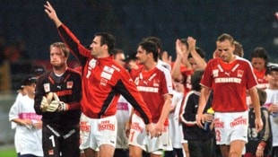 Im ersten Bundesligaspiel überhaupt von Red Bull Salzburg gewann der GAK um Goalie Andreas Schranz (li.) mit 3:1. (Bild: GEPA pictures)