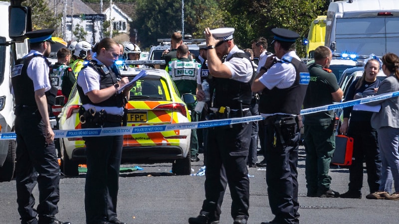 Die Polizei konnte den Verdächtigen stellen und ihm das Messer abnehmen. (Bild: AP/James Speakman)