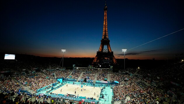 Die olympischen Ringe am Eiffelturm sollen bleiben. (Bild: AP)