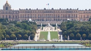 Schloss Versailles bildet die spektakuläre Kulisse für die Olympischen Reit-Bewerbe. (Bild: EPA)