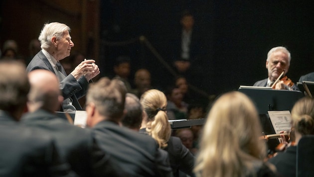 A luminary at work: 97-year-old Herbert Blomstedt. (Bild: SF/Marco Borrelli)