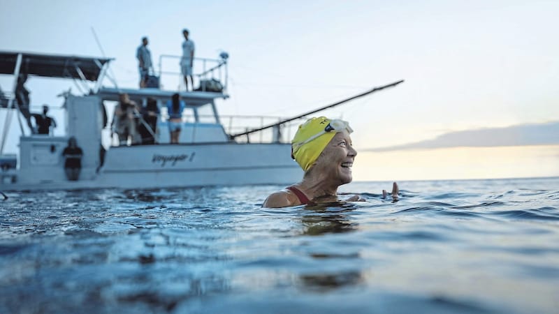 Das Schwimm-Drama „Nyad“ wird aktuell auf Netflix ausgestrahlt. (Bild: ©2023 NETFLIX)