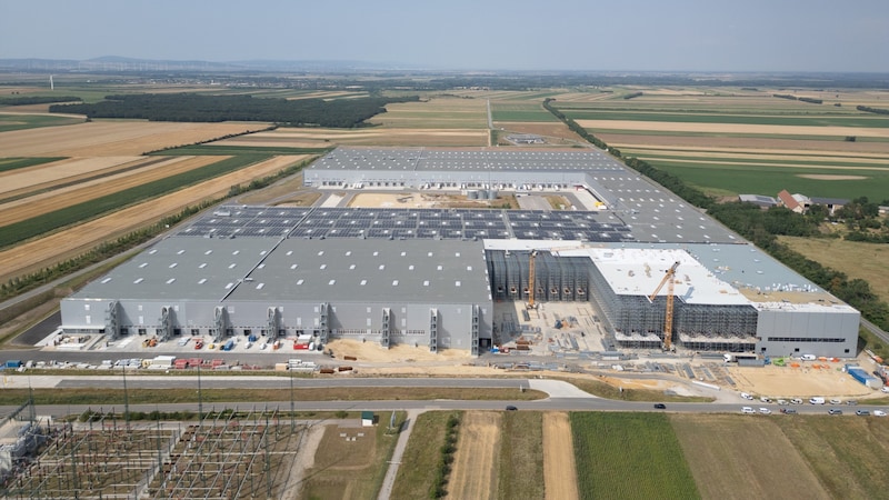 The XXXLutz central warehouse in Zurndorf won the race in Burgenland. (Bild: APA/GREENPEACE/MATJAZ KRIVIC)