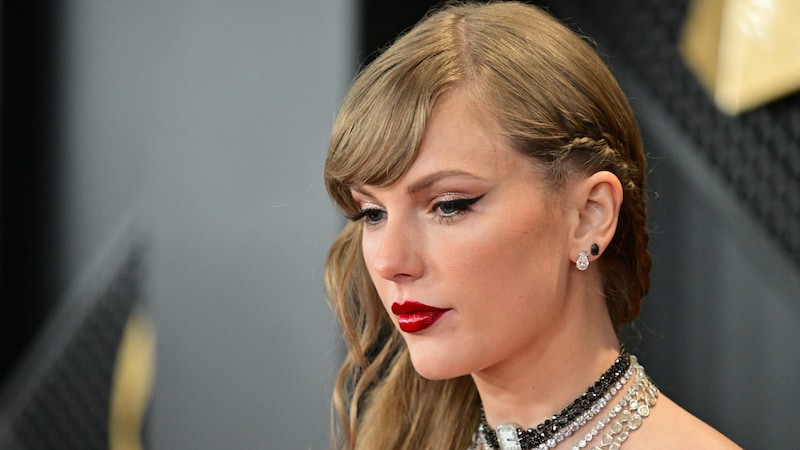 Taylor Swift is deeply shocked by the horrific knife attack on young dance class students in Southport. (Picture: APA Pool/Robyn BECK / AFP) (Bild: APA Pool/Robyn BECK / AFP)