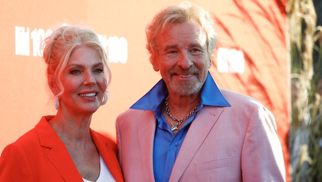 Thomas Gottschalk and his fiancée, the author Karina Mroß. (Bild: APA Pool/AFP/Michelle Tantussi)