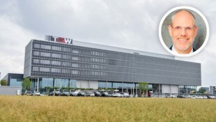 Seit Februar ist Henry Puhl Chef (Portraitbild) der TGW, die nun den Ausbau in Marchtrenk fixierte. Bis 2026 werden 100 Millionen Euro investiert. (Bild: Krone KREATIV/Markus Wenzel, TGW Logistics)