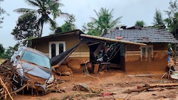 Bei massiven Erdrutschen im Süden Indiens sind am Dienstag mehr als 100 Menschen ums Leben gekommen, ebenso viele werden noch vermisst. (Bild: AP)