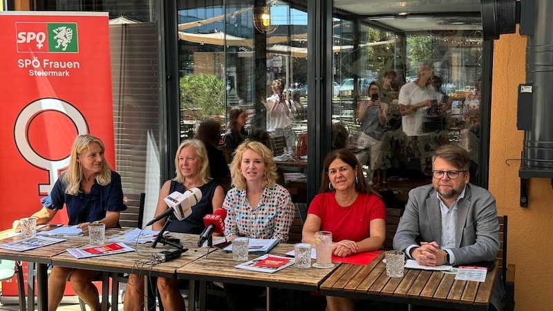 Elisabeth Grossmann, Verena Nussbaum, Eva-Maria Holzleitner, Doris Kampus und Hannes Schwarz (Bild: SPÖ Frauen Steiermark)