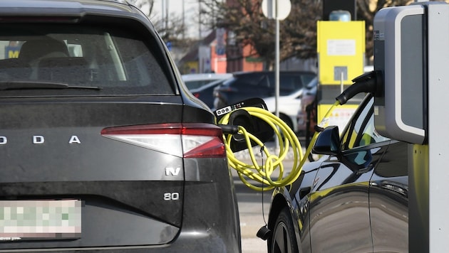 In der Coronakrise wurden Zuschüsse für E-Autos stark erhöht. Das sorgte für einen Ansturm. So sollte der Wirtschaft geholfen werden. (Bild: Huber Patrick)