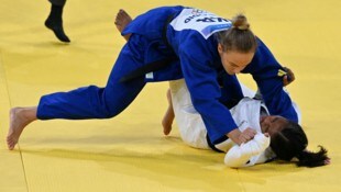 Nera Tiebwa (weißer Judoanzug) landete rasch am Boden. 