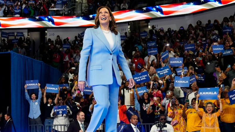 Kamala Harris has sparked new enthusiasm among Democrats. (Bild: AP/John Bazemore)