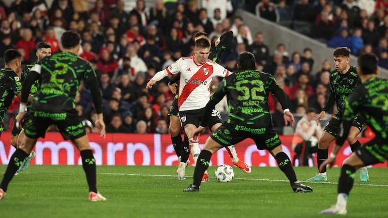 Franco Mastantuono spielt aktuell für River Plate in Buenos Aires. (Bild: AFP/APA/ALEJANDRO PAGNI)