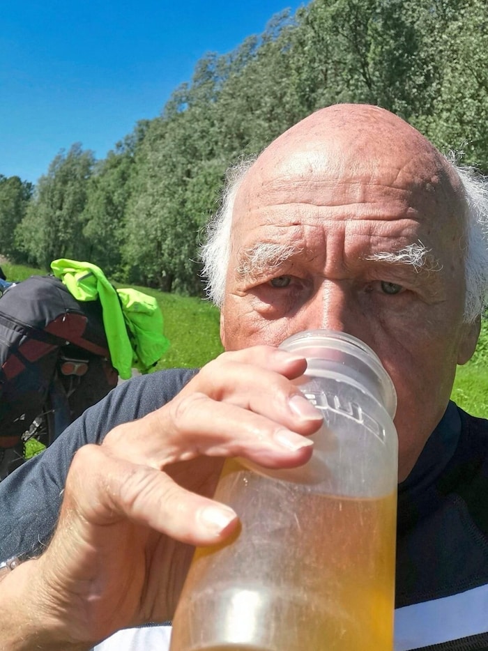 „Selfie“: Kurze Trinkpause am Wegesrand.