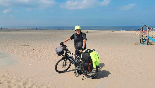 Walter Jochum from Vorarlberg on a North Sea beach (Bild: zVg)