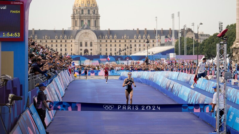 Unter dem Jubel der Fans lief Cassandre Beaugrand zu Gold. (Bild: AP)