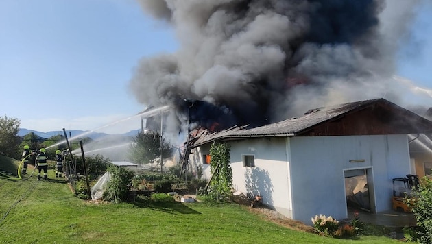 Massive smoke development during the fire (Bild: Stadtfeuerwehr Weiz)