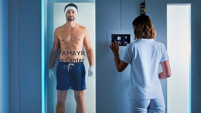 The spa doctor puts together a therapy plan with the guest, which can include a cold chamber, ...