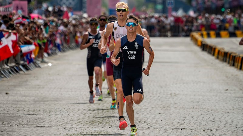 Alex Yee gewann den Triathlon. (Bild: AP ( via APA) Austria Presse Agentur/ASSOCIATED PRESS)