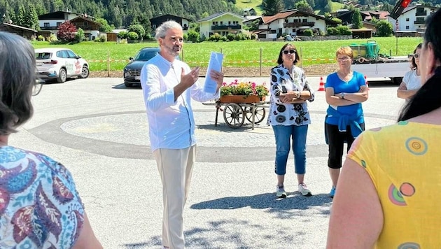 Markus Sint, Klubobmann der Liste Fritz, machte einen Lokalaugenschein in Scharnitz und stellt sich hinter die Bevölkerung. (Bild: Liste Fritz)