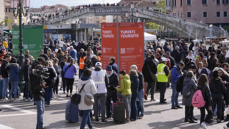 In April, Venice became the first city in the world to introduce a payment system for visitors to discourage day-trippers from entering the city at peak times. The pilot project lasted 29 days and ended in July. (Bild: Audi)