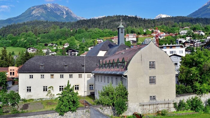 A barbecue party is said to have escalated in this former Capuchin monastery in Imst.