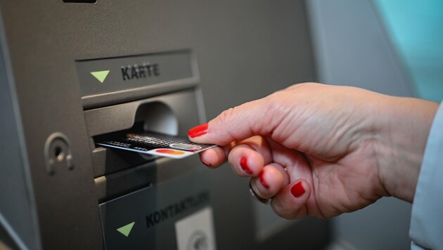 Pay attention to the "small print" when withdrawing money (Bild: Wenzel Markus)