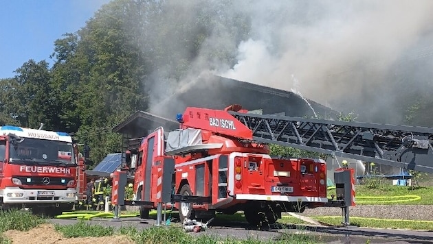 14 Feuerwehren waren bei dem Brand in St. Wolfgang im Einsatz. (Bild: FF Bad Ischl)