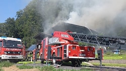 14 Feuerwehren waren bei dem Brand in St. Wolfgang im Einsatz. (Bild: FF Bad Ischl)