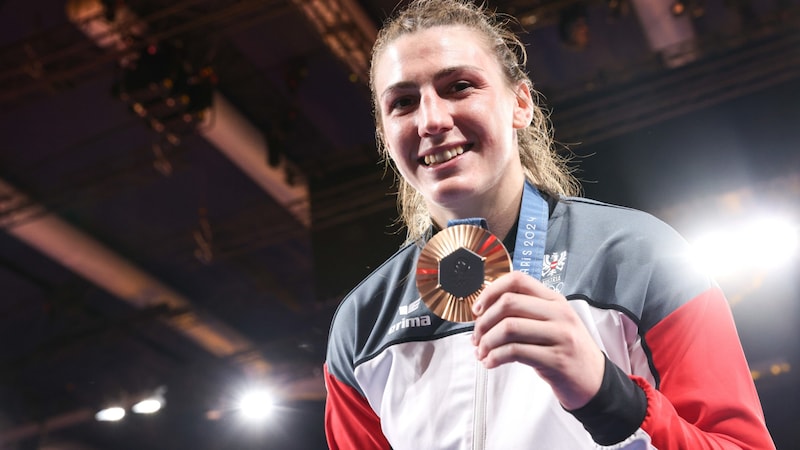 Michaela Polleres mit ihrer Bronzemedaille. (Bild: GEPA/GEPA pictures)