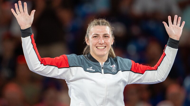 Judoka Michaela Polleres holte die erste Olympia-Medaille für Österreich in Paris.   (Bild: AP ( via APA) Austria Presse Agentur/APA/GEORG HOCHMUTH)