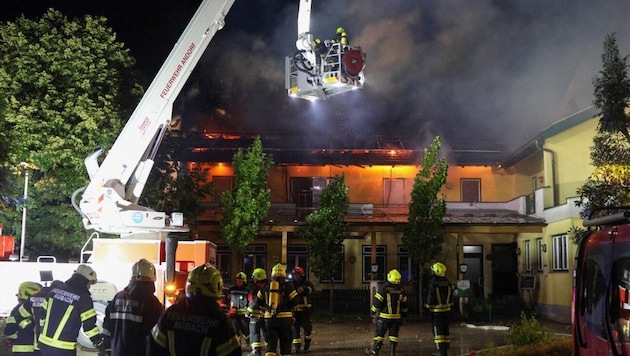 The well-known traditional pub, run by the second generation, was engulfed by flames. (Bild: Matthias Lauber/laumat.at)